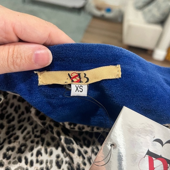 America & Beyond Women’s Pink Blue Embroidered Aztec Pattern Velvet Jacket Sz XS - Picture 11 of 11